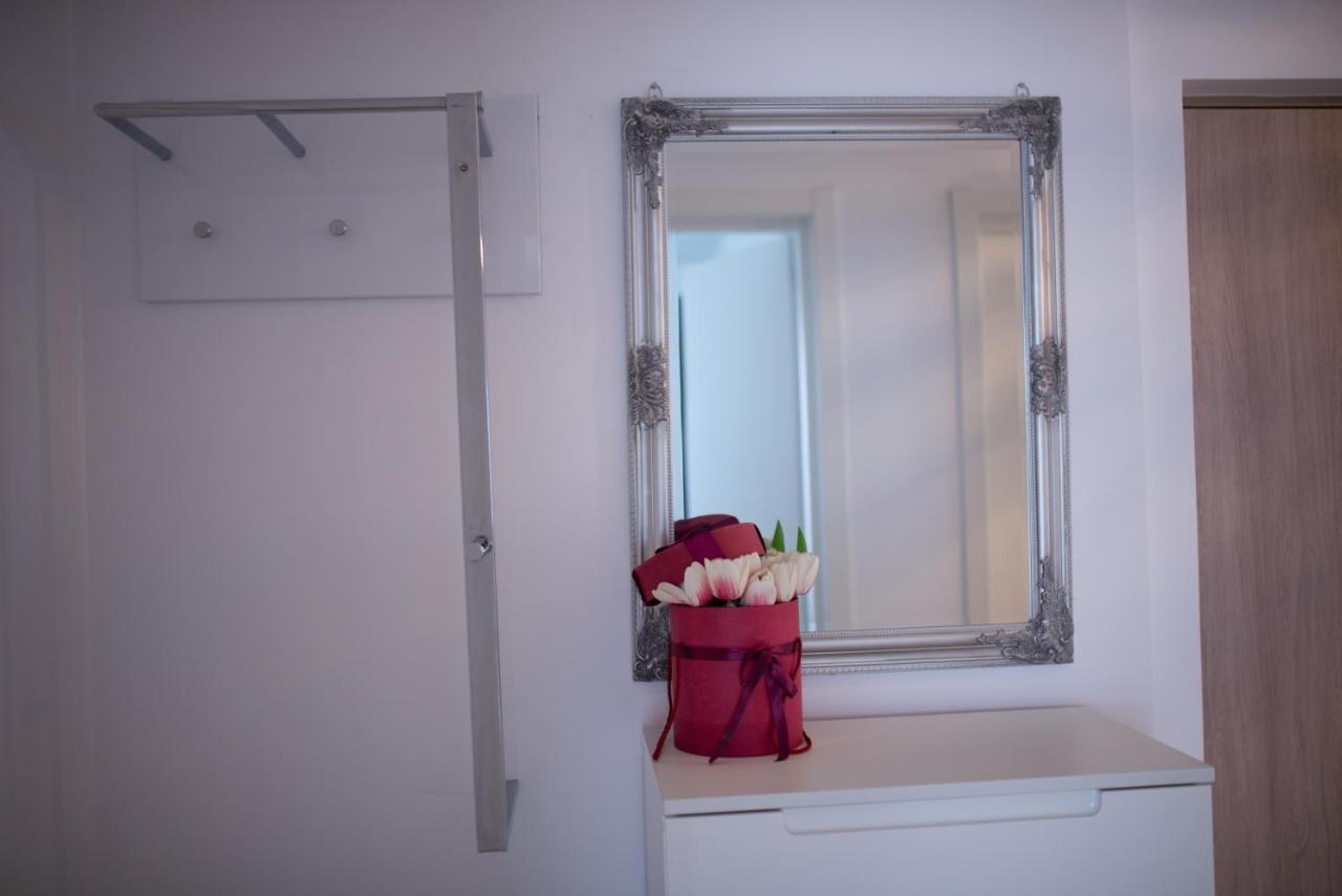 Apartament Denissia Oradea Ngoại thất bức ảnh
